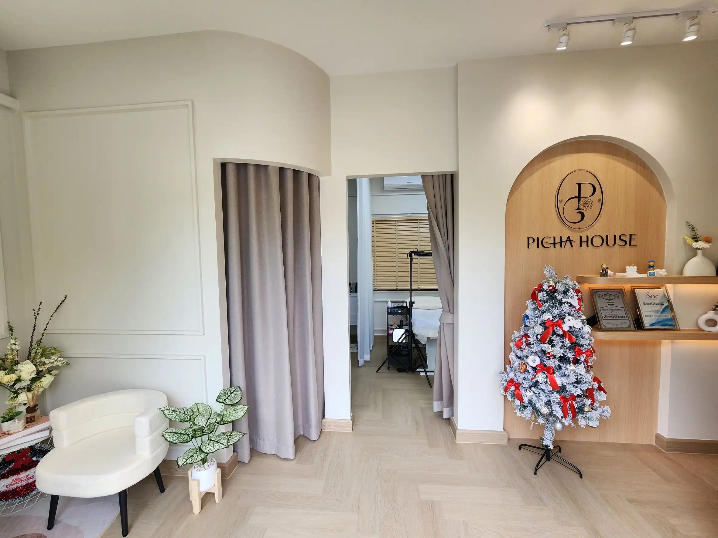 ร้านสักคิ้ว Picha.House eyebrows